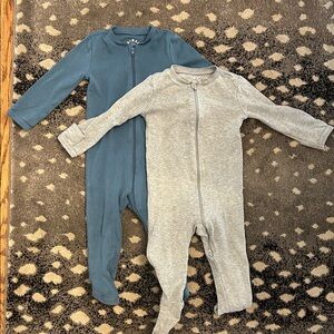Primary Set of 2 Solid Cozy Kids One Piece Sleeper Footie- Blue and Gray